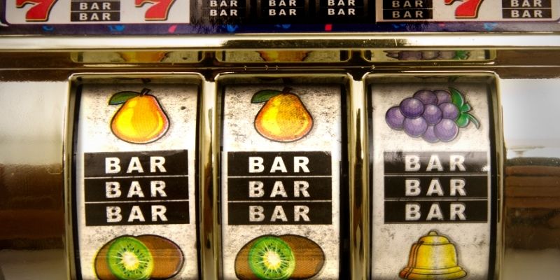 Winning streaks in low volatility games do not imply higher profitability